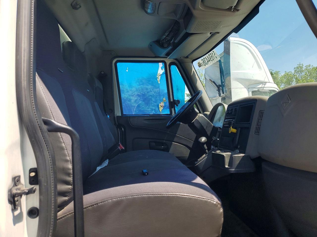 2015 International 4300 BOX Truck