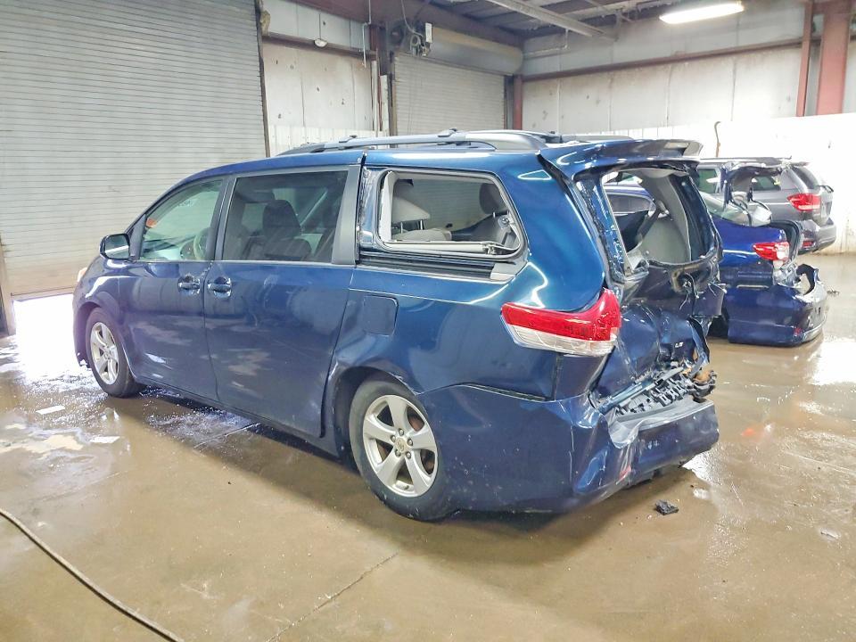 2011 Toyota Sienna le 8-passenger