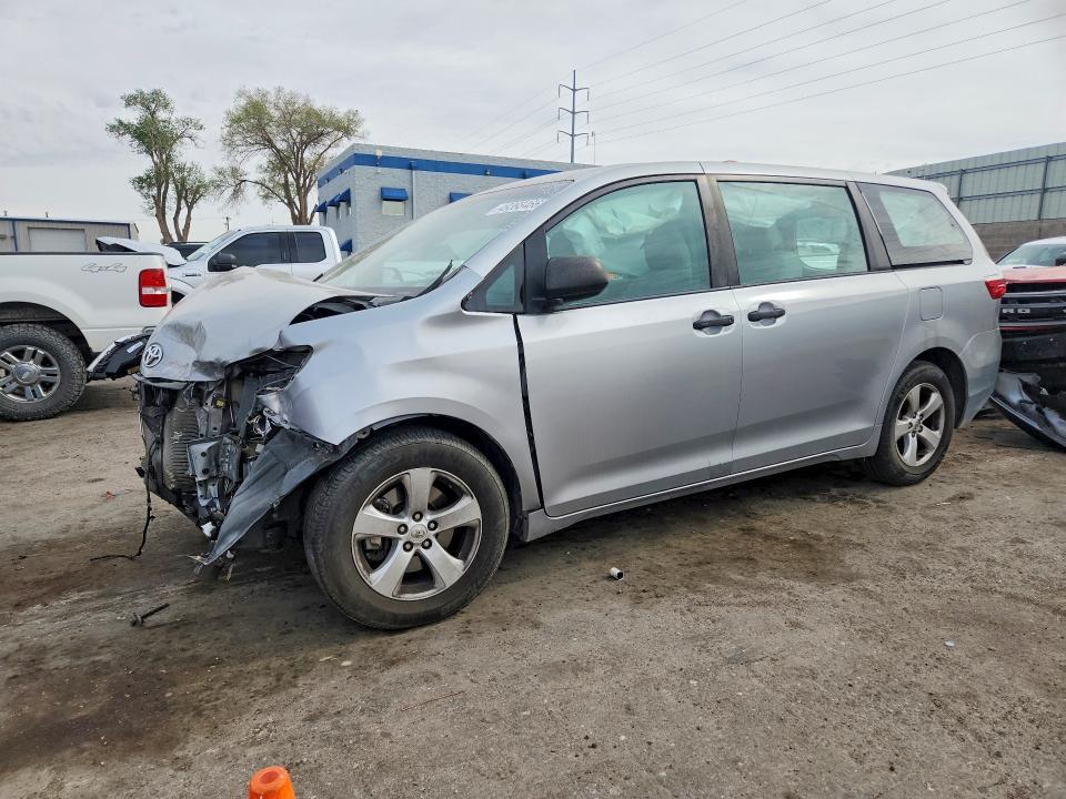 2015 Toyota Sienna l 7-passenger