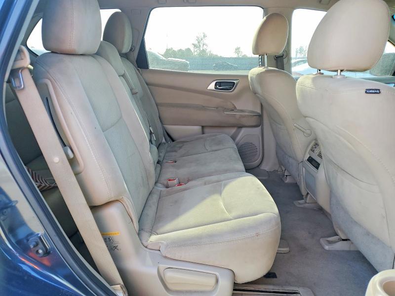 2015 Nissan Pathfinder sv