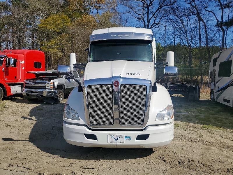 2020 Kenworth Construction T680