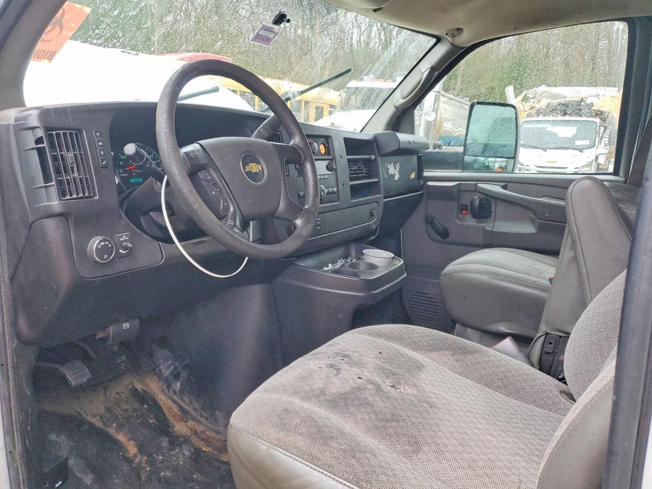 2014 Chevrolet Express BOX Truck