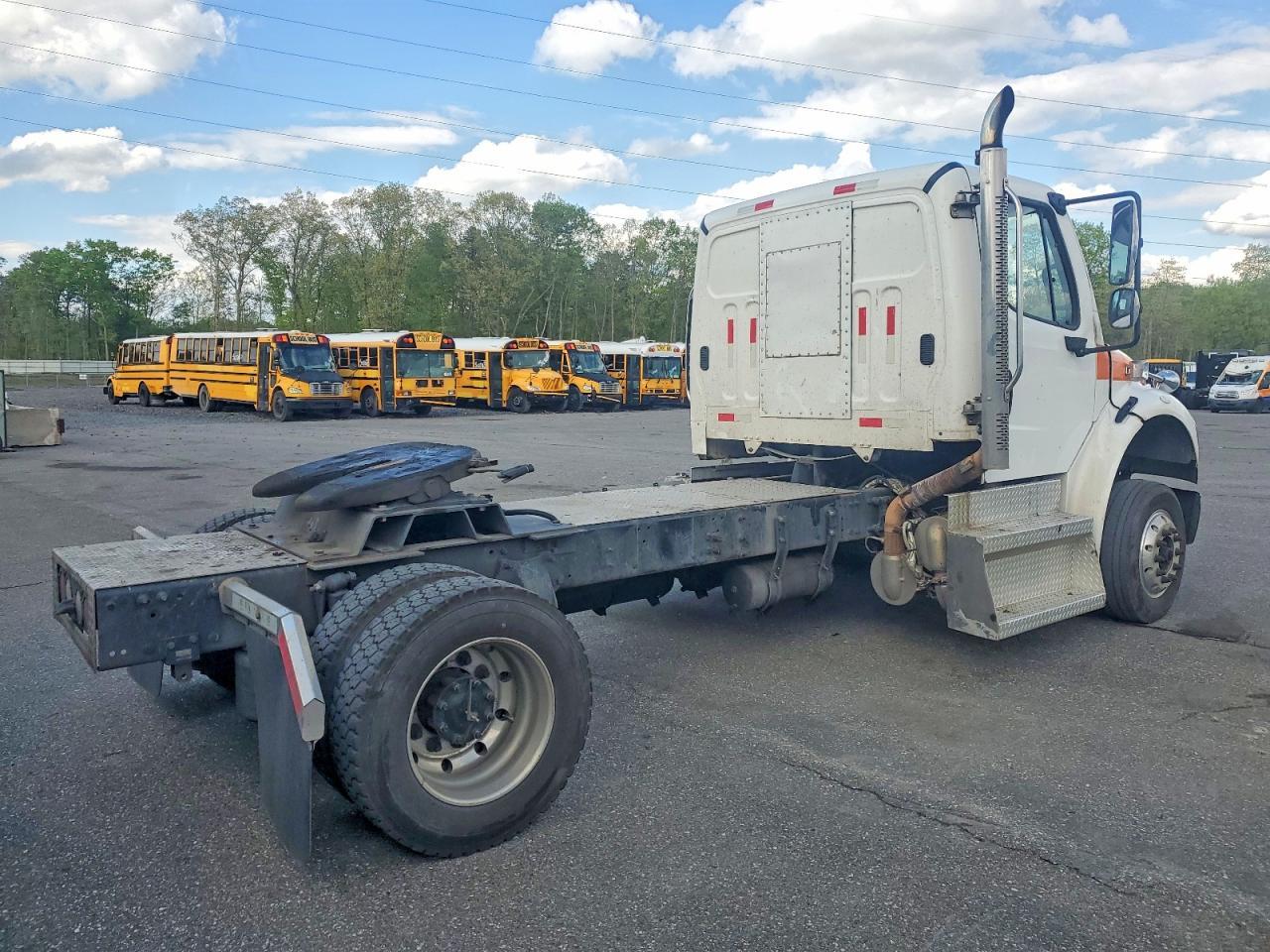 2016 Freigliner 2016 Freightliner Business Class M2 Semi Truck