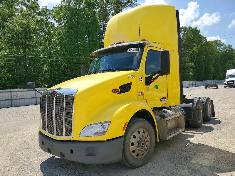 2017 Peterbilt 579 Semi Truck