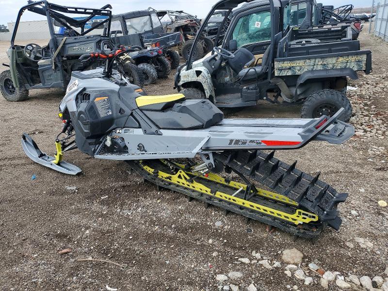 2025 Skidoo 2025 SKI-DO Snowmobile