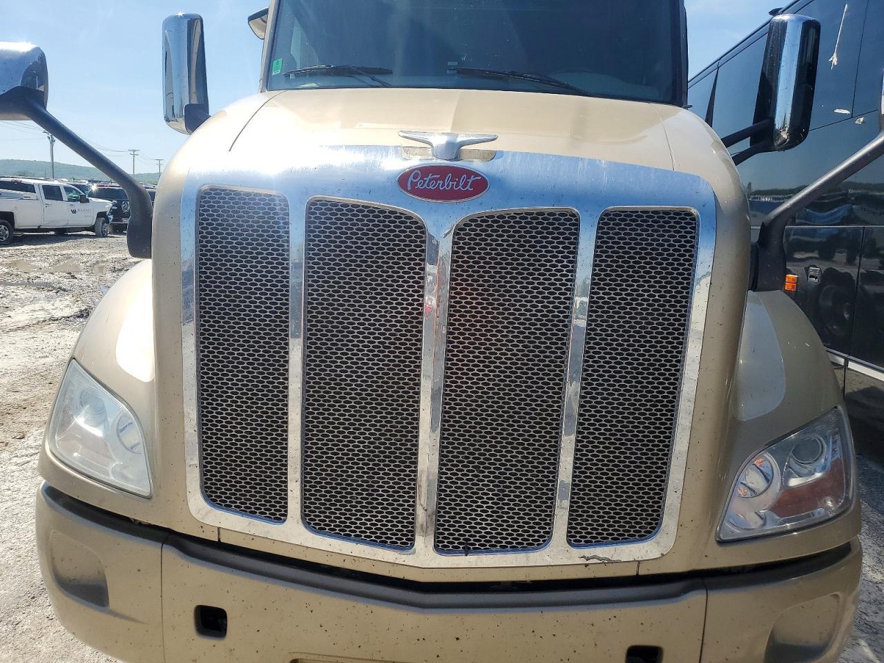 2020 Peterbilt 579