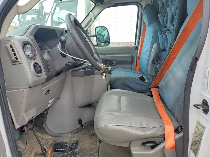 2017 Ford Econoline E450 Super Duty Cutaway Van