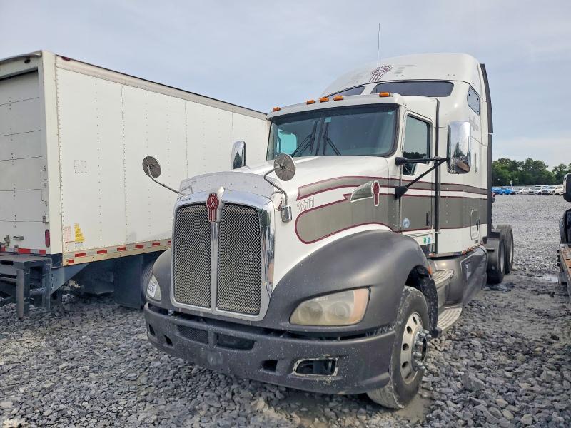 2013 Kenworth T660 Semi Truck
