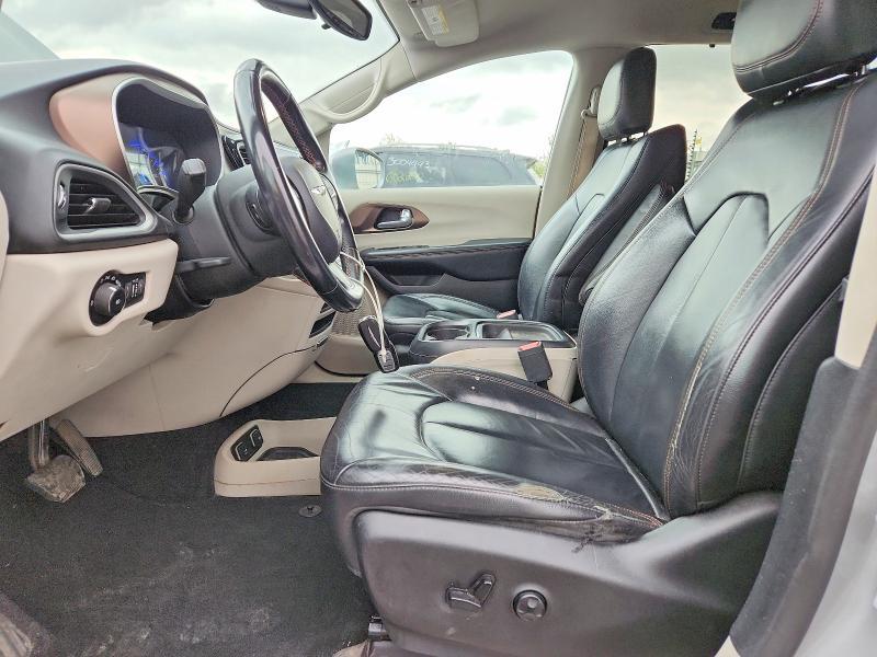 2017 Chrysler Pacifica Touring l