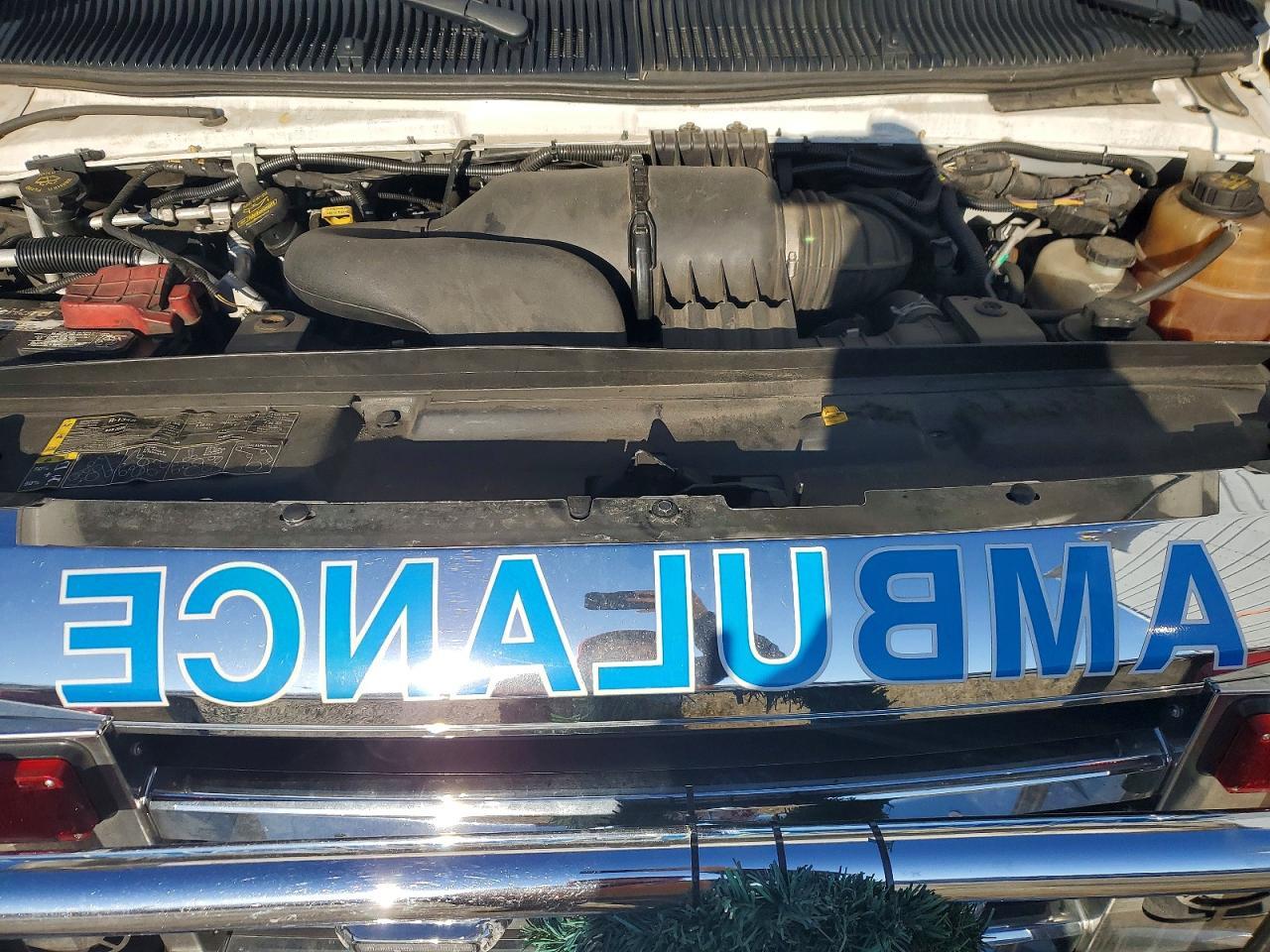 2015 Ford Econoline E450 Super Duty Cutaway Van