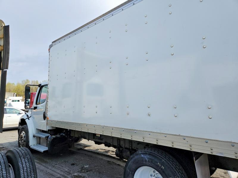 2015 Freightliner Business Class M2 BOX Truck