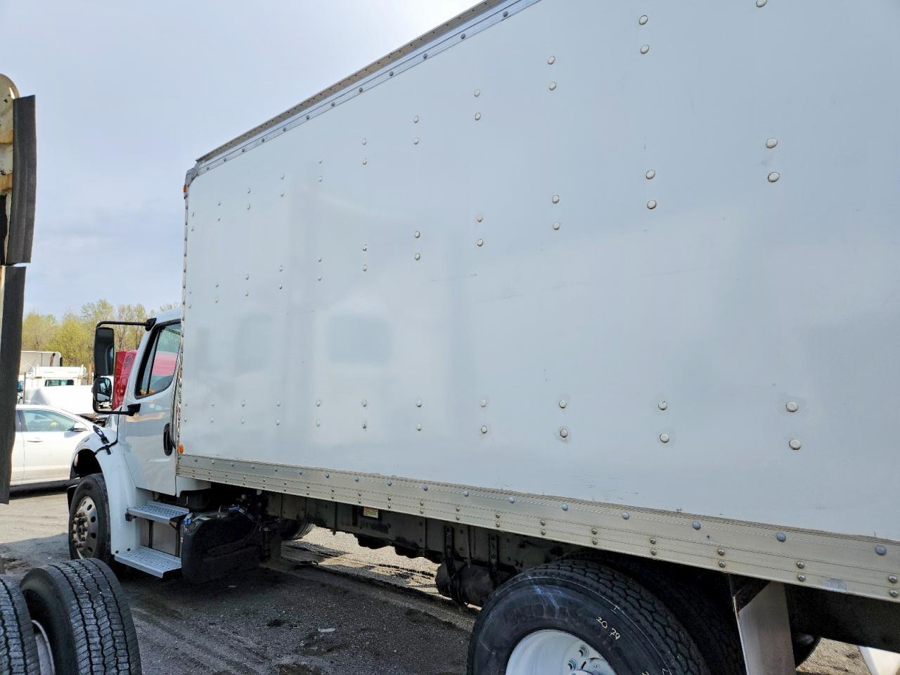 2015 Freightliner Business Class M2 BOX Truck