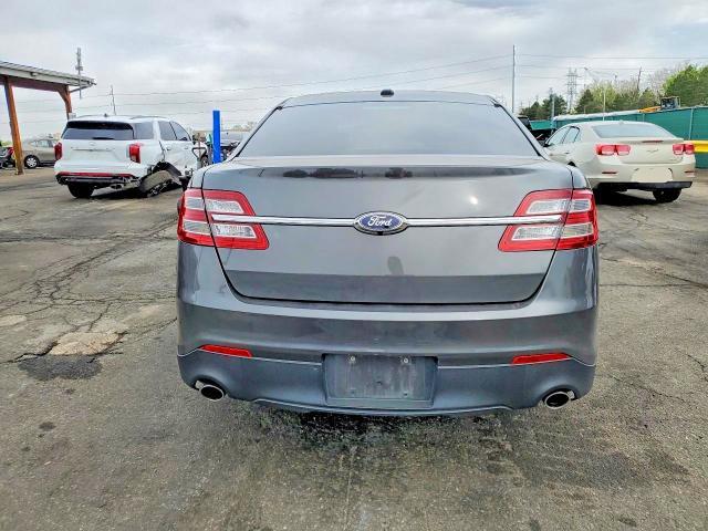 2016 Ford Taurus se