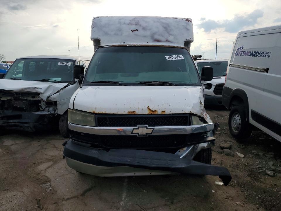 2005 Chevrolet Express Delivery Truck