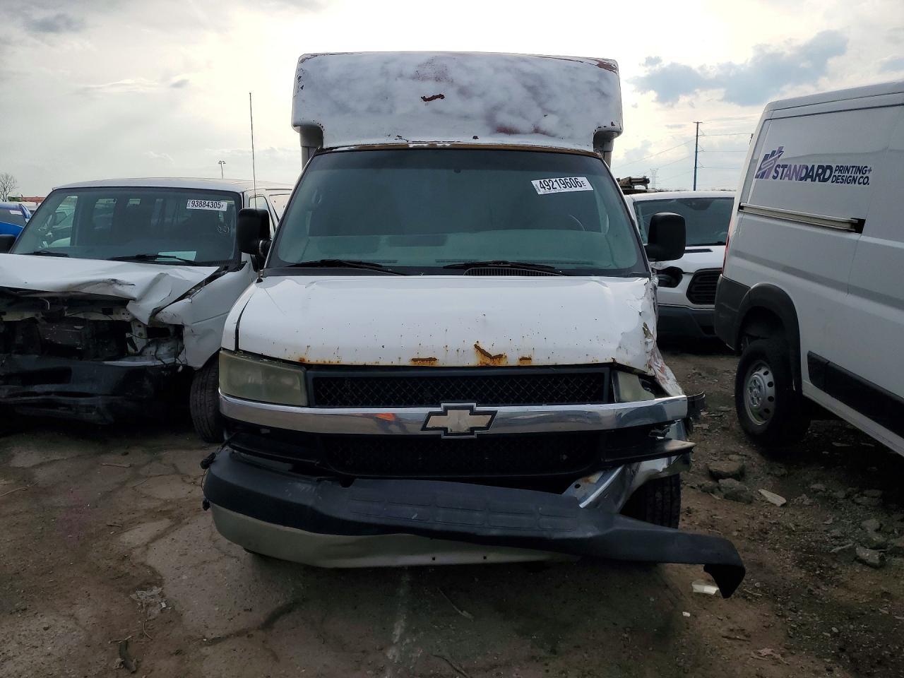 2005 Chevrolet Express Delivery Truck