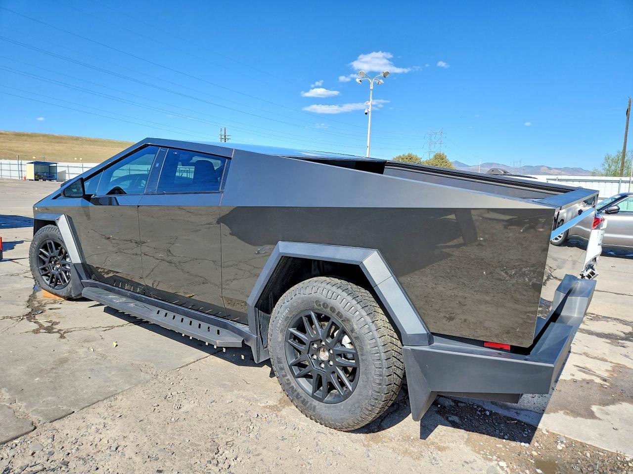 2025 Tesla Cybertruck