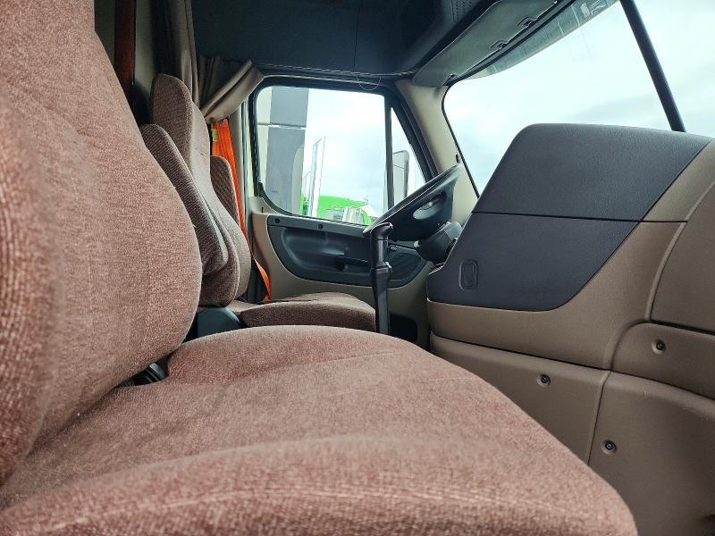 2013 Freightliner Cascadia Semi Truck