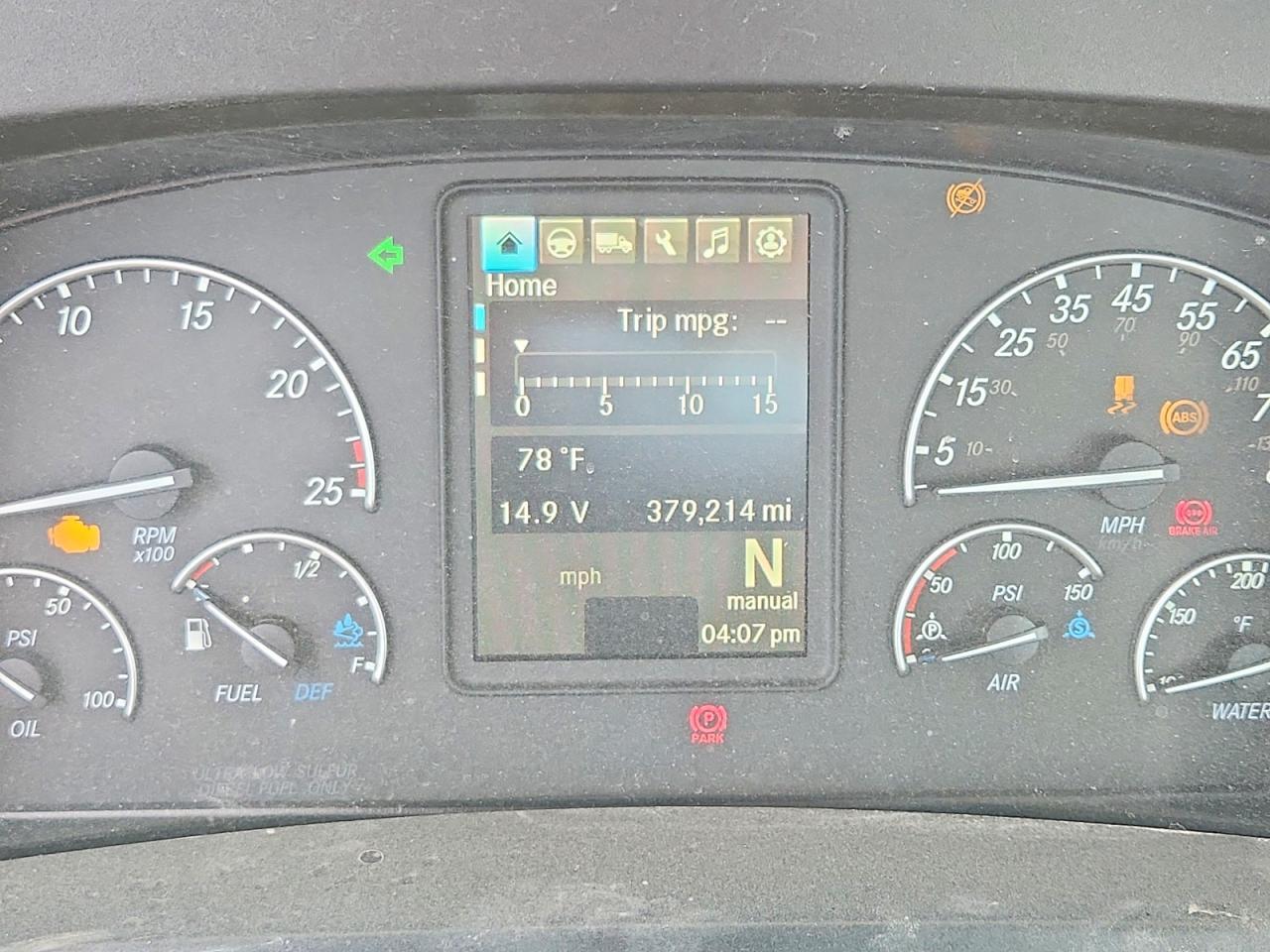 2021 Freigliner 2021 Freightliner Cascadia 113 Semi Truck