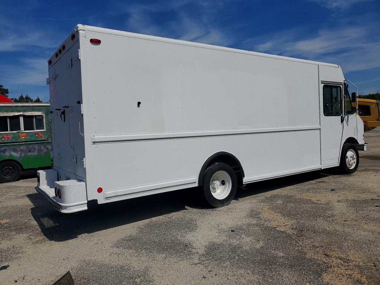 1999 Freightliner MT45 Chassis Delivery Truck