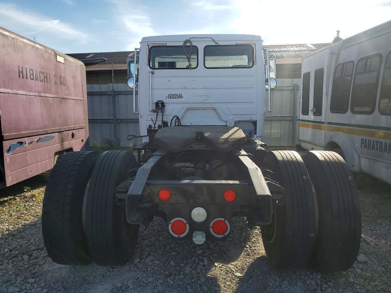2004 Freightliner Medium CON-Truck Cab AND Chassis