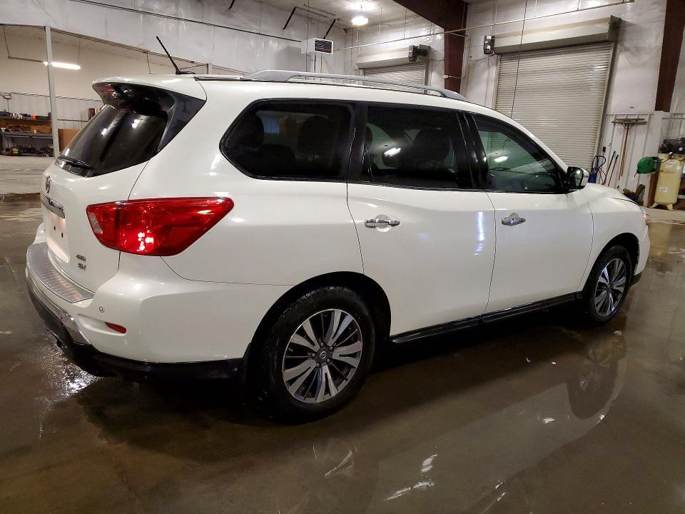 2017 Nissan Pathfinder sv
