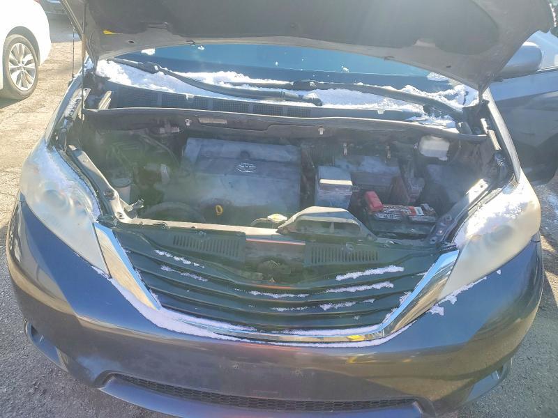 2012 Toyota Sienna le