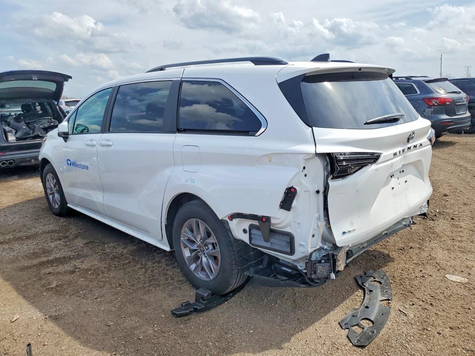 2025 Toyota Sienna le