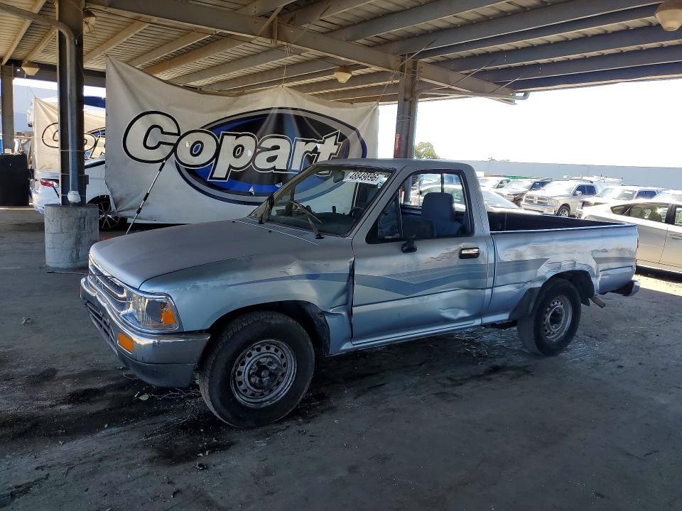 1990 Toyota Pickup Deluxe