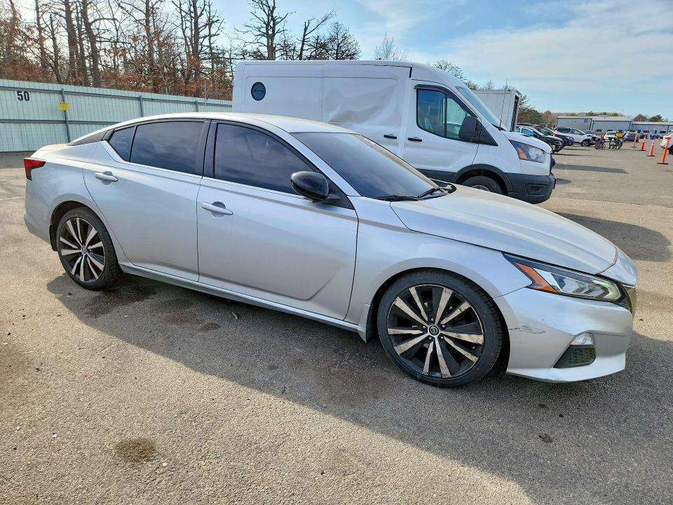 2021 Nissan Altima sr