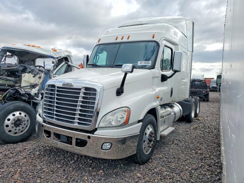 2018 Freightliner Cascadia 125 Semi Truck
