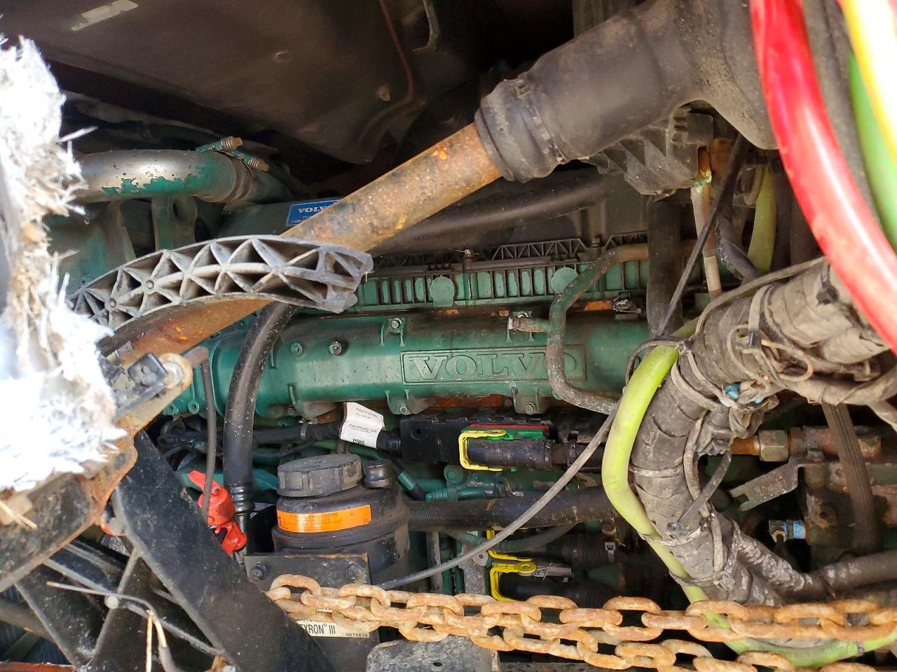 2015 Volv O VNL Semi Truck