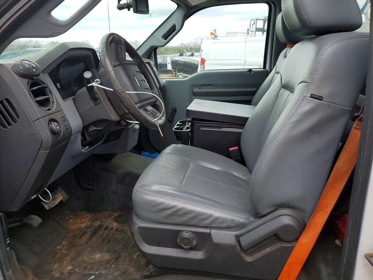 2016 Ford F450-BOX Truck