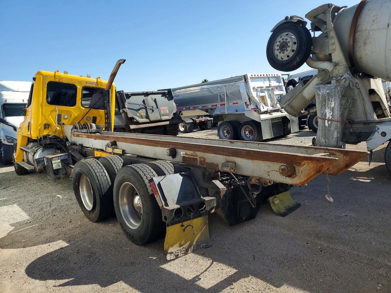 2011 Freigliner 2011 Freightliner Cascadia ROLL-OFF Container Truc