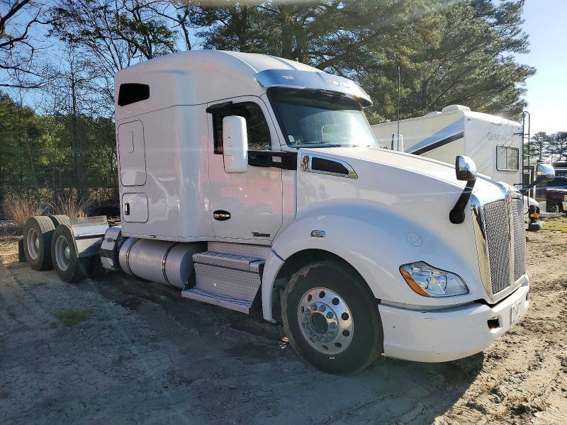 2020 Kenworth Construction T680