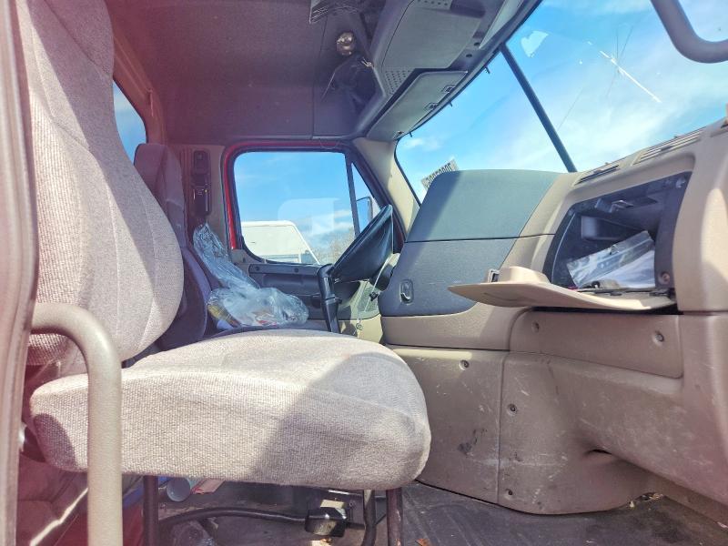 2009 Freightliner Cascadia Semi Truck