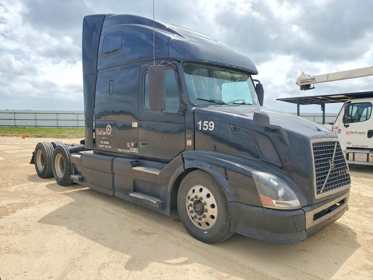2016 Volvo VNL Semi Truck