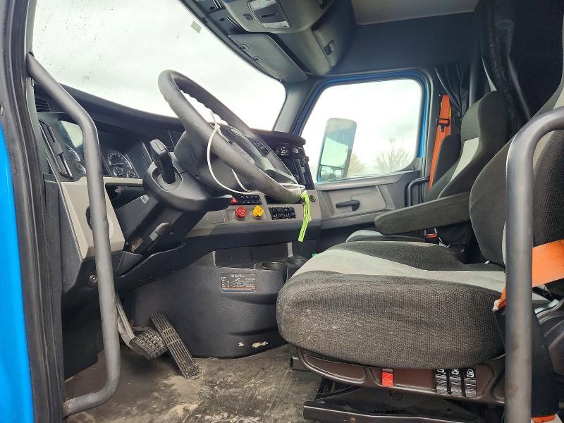 2020 Freightliner Cascadia 126 Semi Truck