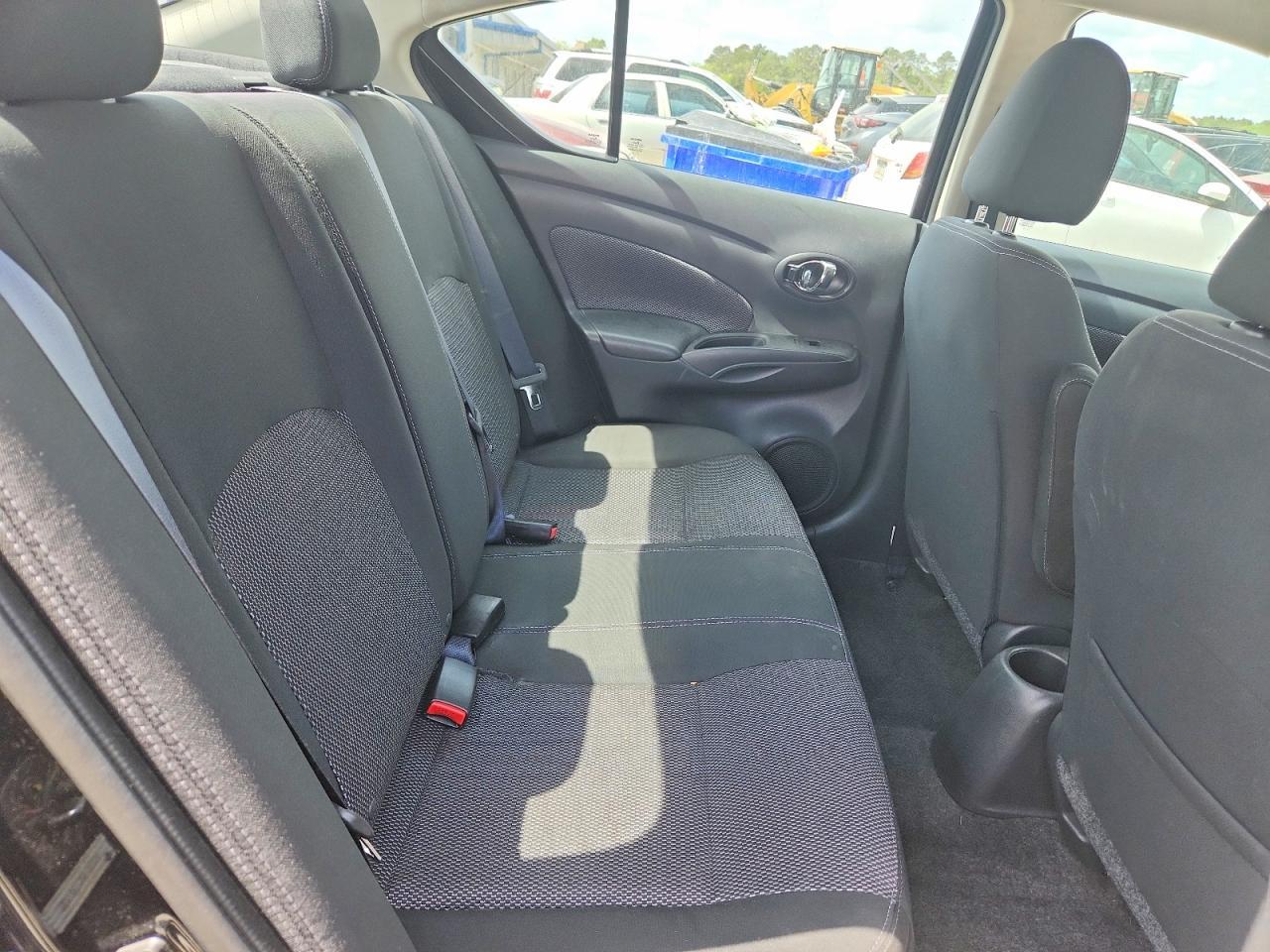2018 Nissan Versa sv