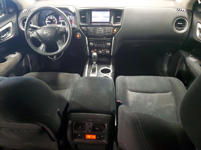 2016 Nissan Pathfinder sv