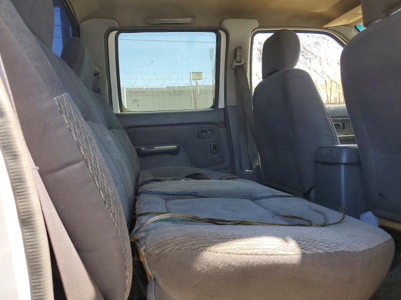 2000 Nissan Frontier xe