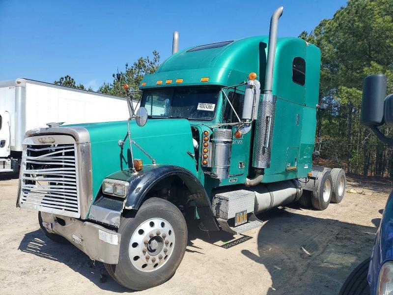 2001 Freightliner FLD120 Semi Truck