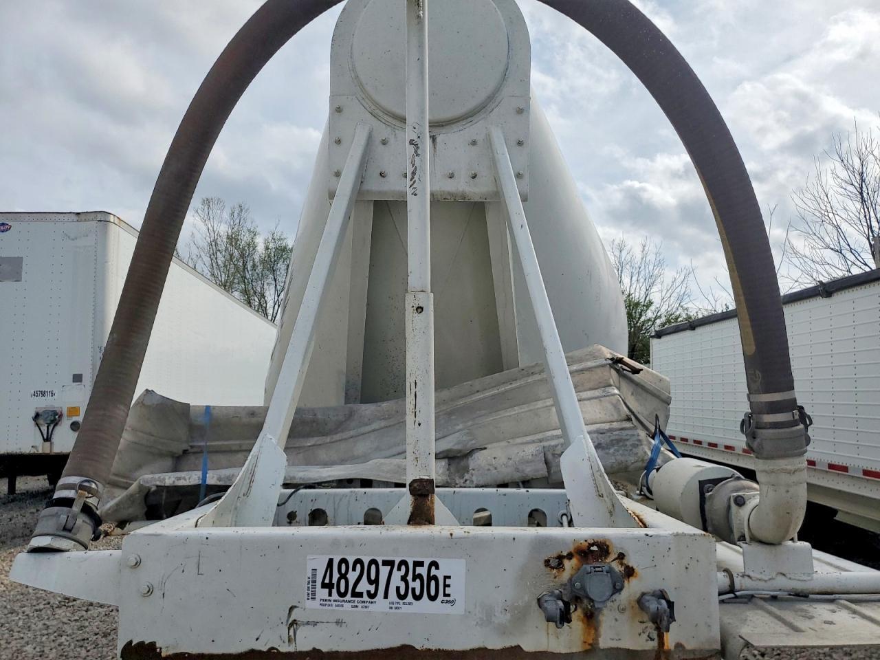 1999 Vantage Dump 1999 Freedom Pneumatic DRY Bulk Trailer