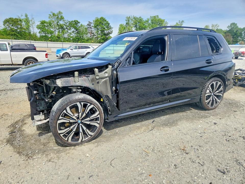 2023 BMW X7 M60i