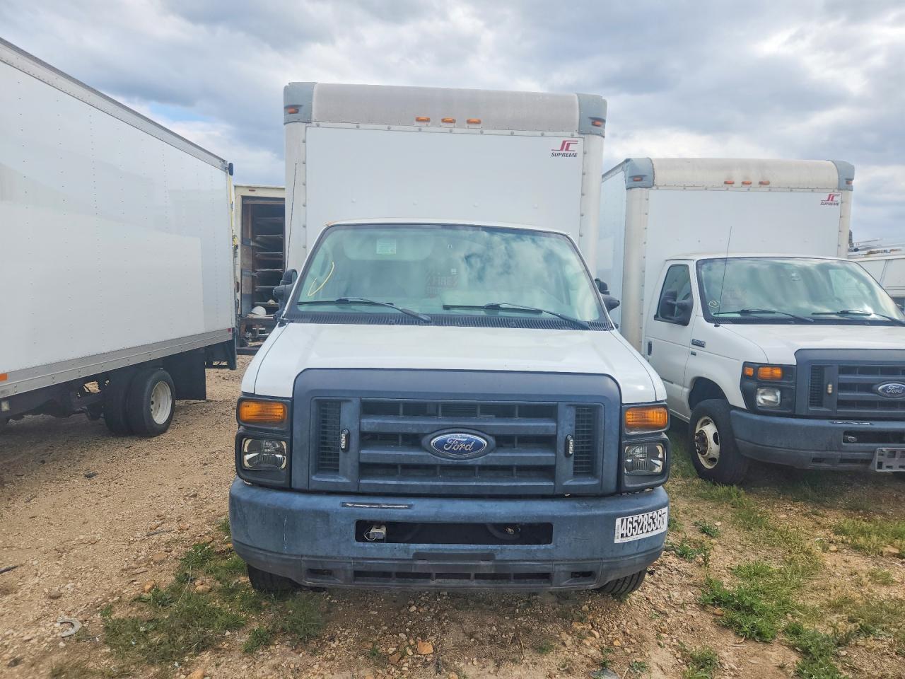 2013 Ford Econoline E350 Super Duty Cutaway Van