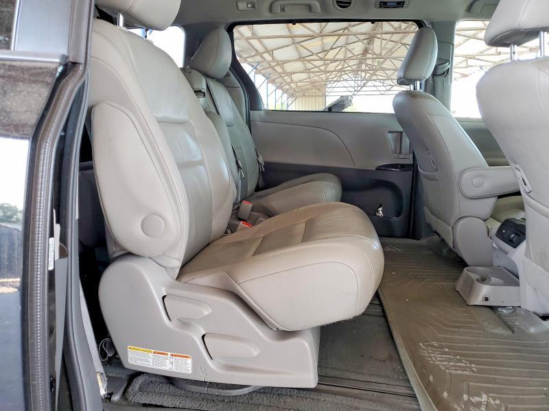 2015 Toyota Sienna xle Premium 8-passenger