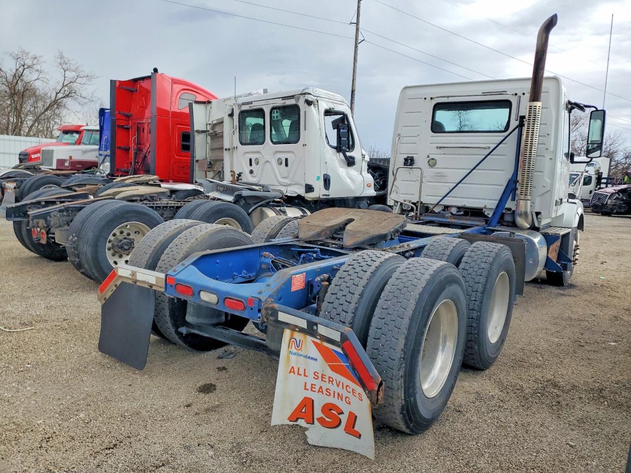 2012 Volvo VNL Semi Truck