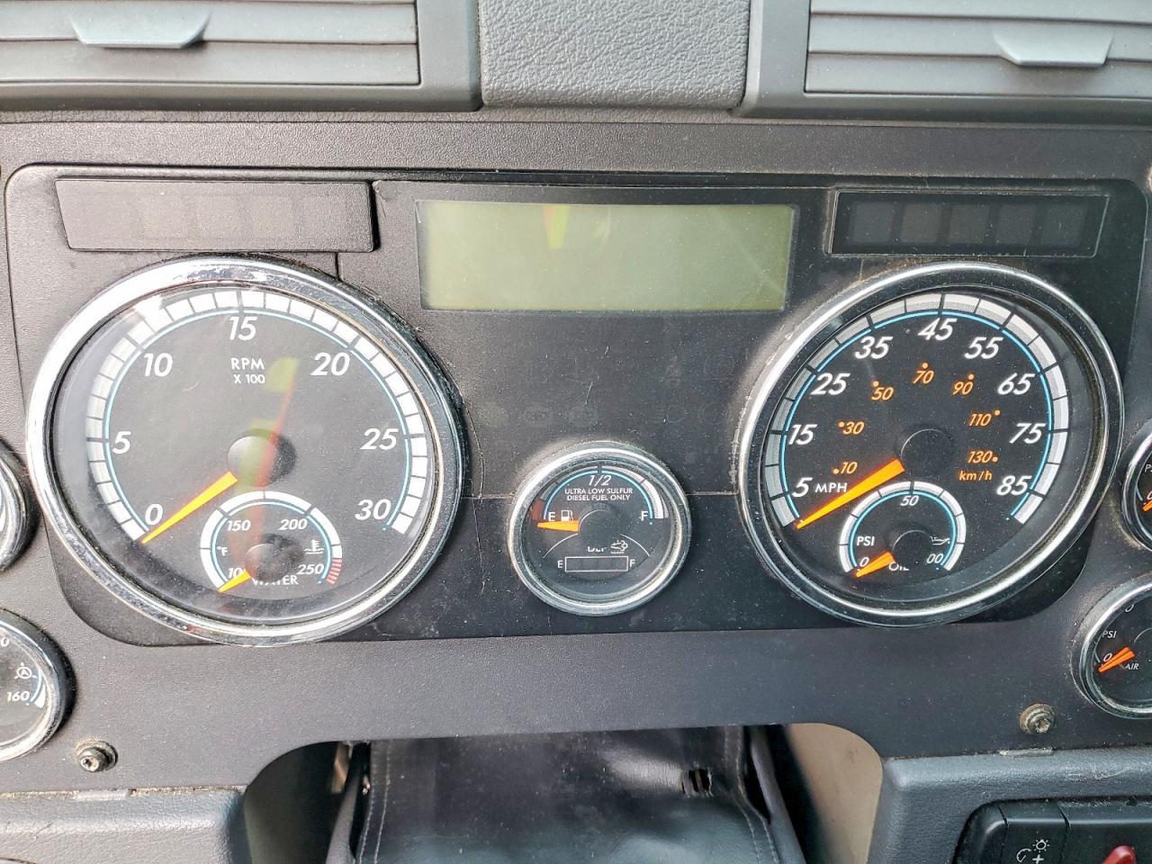 2016 Freigliner 2016 Freightliner Cascadia 125 Semi Truck