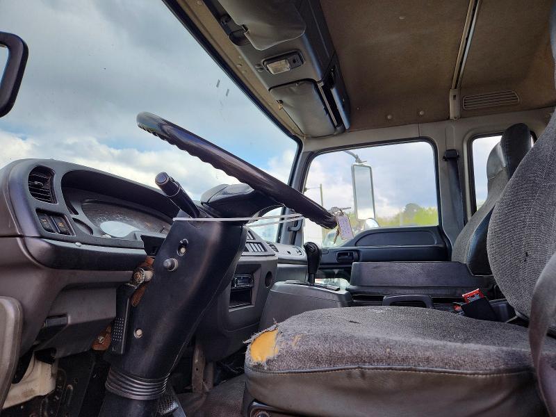 2006 Isuzu T7F box Truck