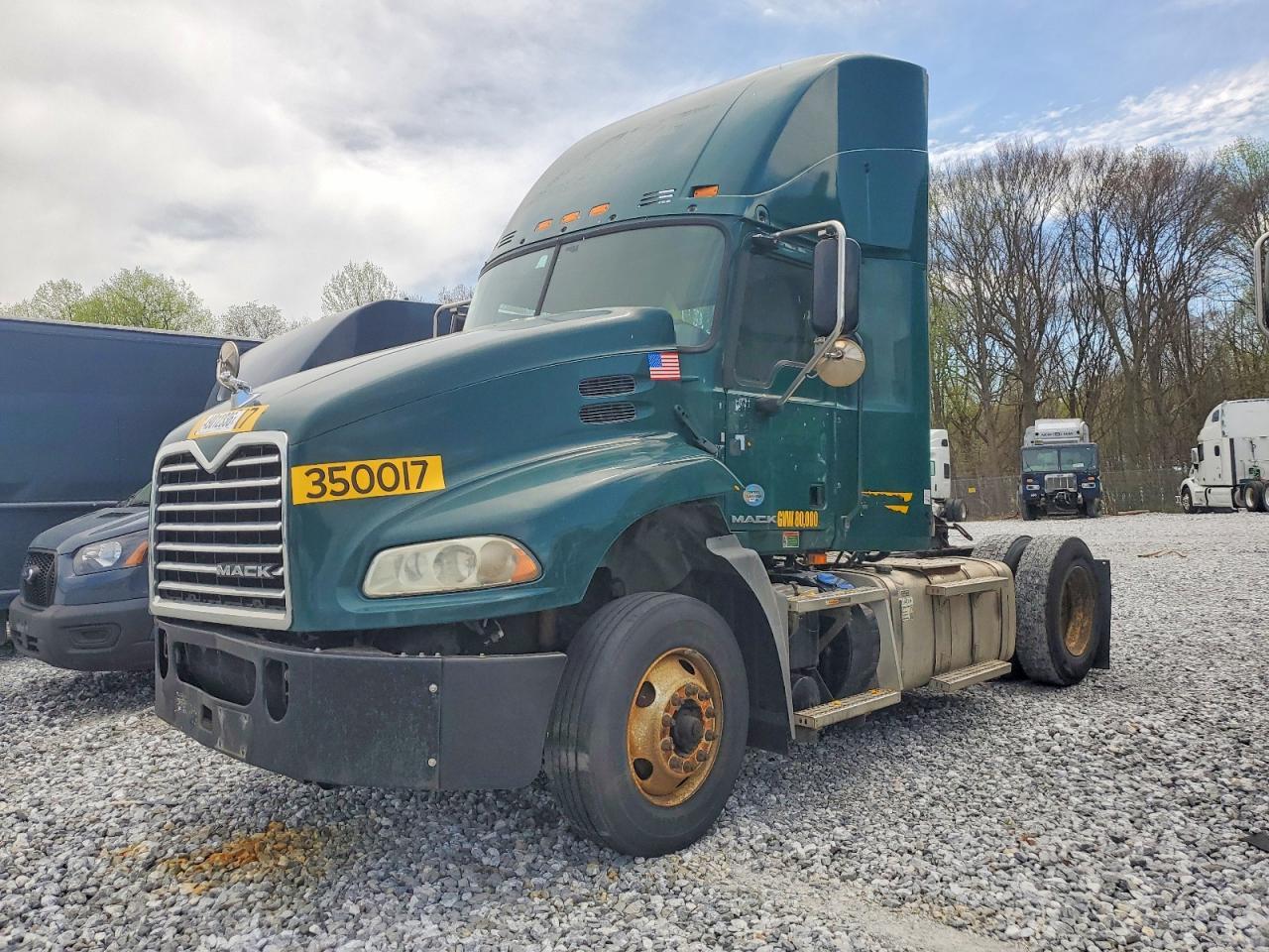 2016 Mack CXU612 Semi Truck
