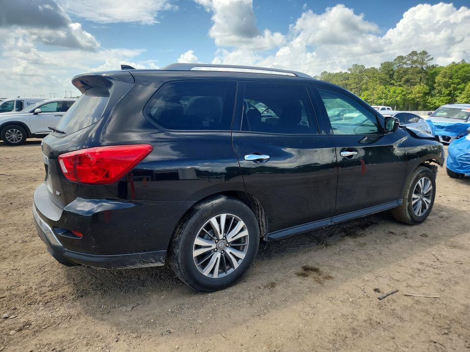 2020 Nissan Pathfinder sv
